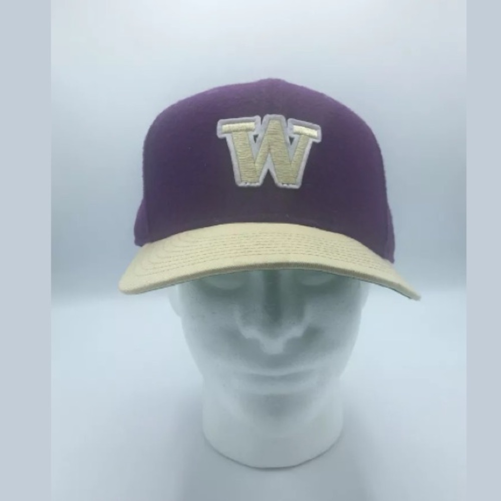 University of Washington Huskies Nike True Fitted